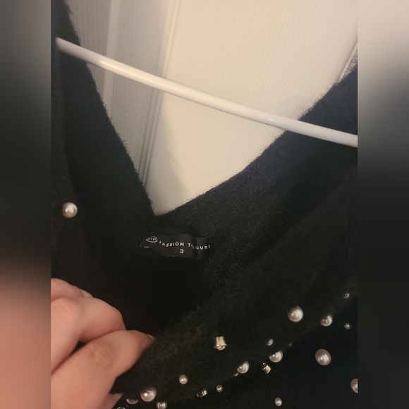 Size 3X F2F Black Off Shoulder Rhinestone and Pearl Black Sweater - Picture 5 of 6